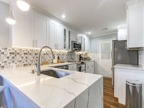 Private kitchen - Beautiful Modern House Downtown Atlanta 912 (Atlanta)