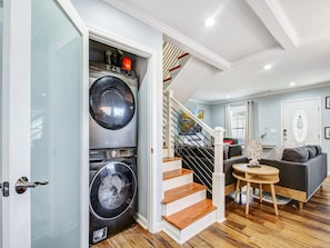 Interior - Beautiful Modern House Downtown Atlanta 912 (Atlanta)