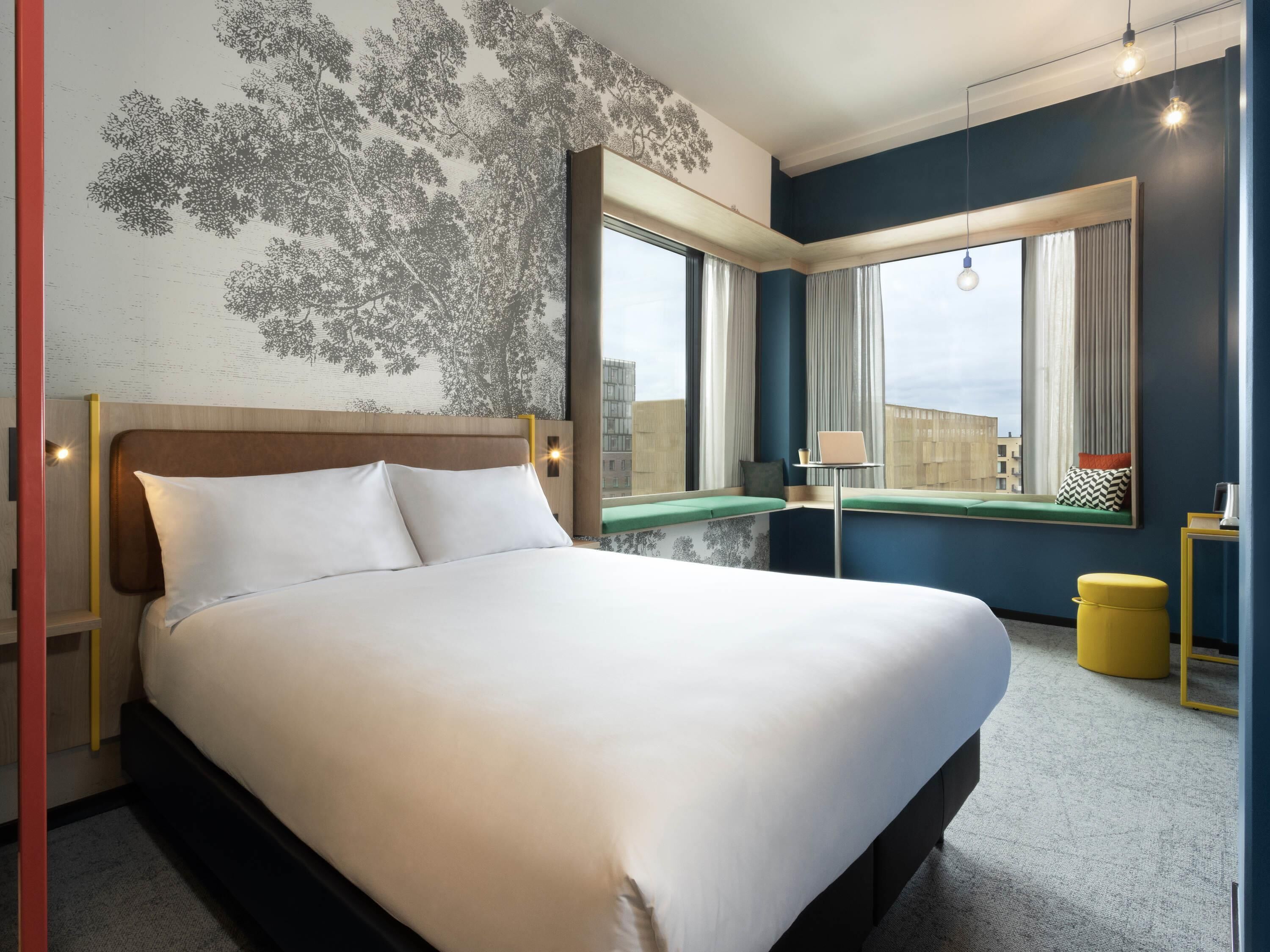 Deluxe Room, 1 Double Bed, Corner | In-room safe, laptop workspace, soundproofing, cribs/infant beds