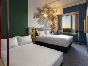 Standard Room, 1 Katil Kelamin (Double) dengan Katil Sofa | Peti besi dalam bilik, ruang kerja komputer riba, Wi-fi percuma 