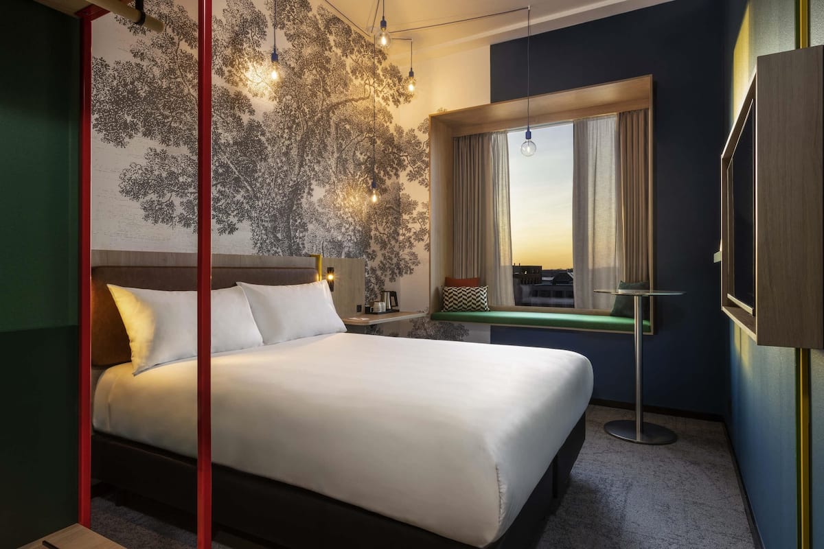 In-room safe, laptop workspace, free WiFi, bed sheets