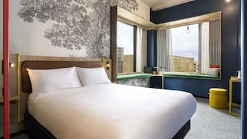Deluxe Room, 1 Double Bed, Corner | In-room safe, laptop workspace, free WiFi, bed sheets