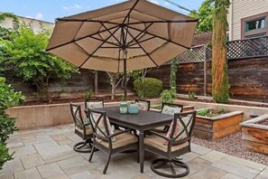 Outdoor dining - Lux Historical Home: King Bed, Office, Crib/Toys, Grill, Firepit (San Diego)
