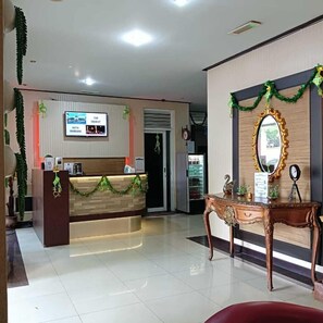 Reception - Rizh Hotel (Bandung)