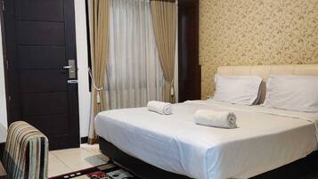 Executive Double Room | Minibar, desk, blackout curtains, soundproofing