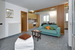 Standard House, 2 Bedrooms, 2 Bathrooms, Mountainside (Casa Gerolamo) | Living room | 21-inch flat-screen TV with cable channels, TV