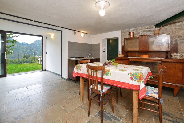 Standard-Haus, Mehrere Schlafzimmer, 2 Bäder, Bergseite (Casa Gerolamo) | Speisen