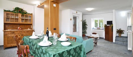 Maison Standard, plusieurs chambres, 2 salles de bains, cÎté montagne (Casa Gerolamo) | Restauration