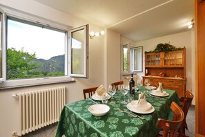 Standard-Haus, Mehrere Schlafzimmer, 2 Bäder, Bergseite (Casa Gerolamo) | Speisen