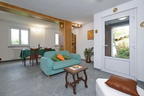 21-Zoll-Flachbildfernseher mit Kabelempfang, Fernseher