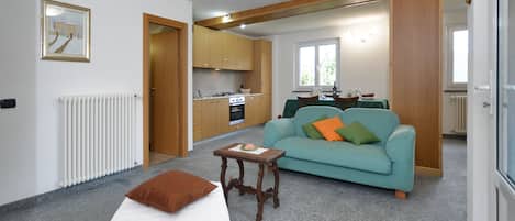 Standard House, Multiple Bedrooms, 2 Bathrooms, Mountainside (Casa Gerolamo) | Living area