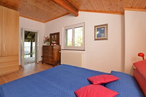 Standard-Haus, Mehrere Schlafzimmer, 2 Bäder, Bergseite (Casa Gerolamo)