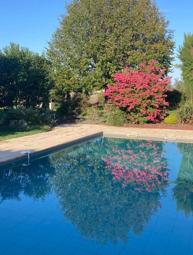 Cocooning air-conditioned gîte in a privileged, peaceful setting with large swimming pool