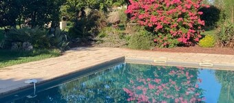 Cocooning air-conditioned gîte in a privileged, peaceful setting with large swimming pool