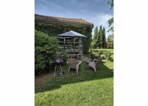 Property grounds - Cocooning air-conditioned gîte in a privileged, peaceful setting with large swimming pool (Bougé-Chambalud)