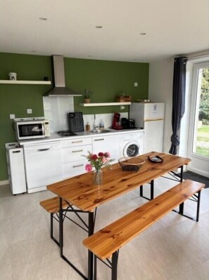 Fridge, microwave, oven, stovetop - Cocooning air-conditioned gîte in a privileged, peaceful setting with large swimming pool (Bougé-Chambalud)