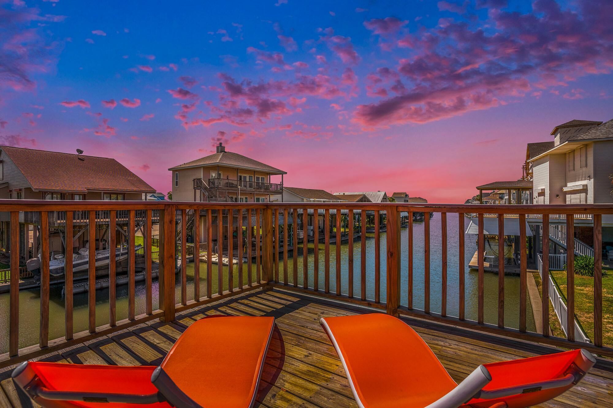 Relax at Chiquita Bay Canal Home With hot tub en Galveston