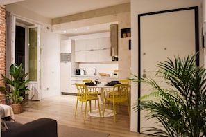 Casa | 2 quartos, escrivaninha
