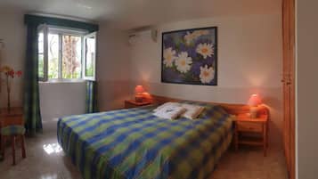 3 bedrooms, in-room safe, desk, free WiFi