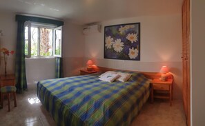 3 bedrooms, in-room safe, desk, free WiFi