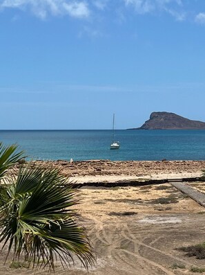 Plage, chaises longues