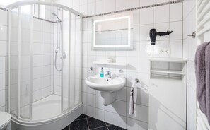 Shower, hair dryer, towels, toilet paper - LOFT A Strandloft 2 Norderney, central yet quiet, close to the beach (Norderney)