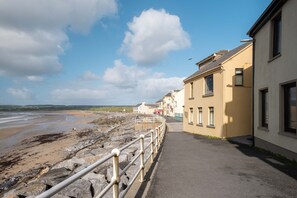 Beach/ocean view - Cross Seas House - Ireland's Closest House to the Sea , Cross Seas - 2 Bedrooms: 1 Double Rooms, 1 T (Lahinch)