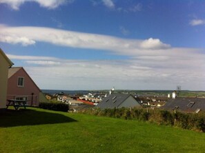 Terrace/patio - Fairways 20 (10 min walk to Lahinch beach), Short walk to Lahinch, with great views! (Lahinch)