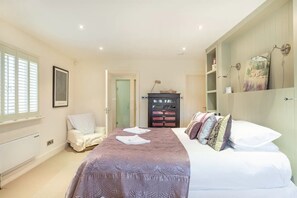 4 bedrooms, iron/ironing board, WiFi, bed sheets - Shutters - Lovely Family Home! (Lahinch)