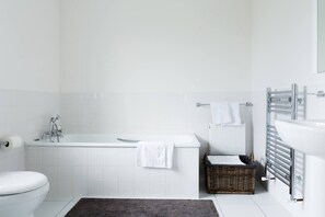 Towels - Station Road House (1.3km to Lahinch Beach), Station Road House (Lahinch)