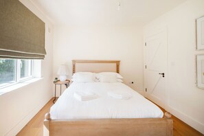 3 bedrooms, iron/ironing board, free internet, bed sheets - The Links 10, Amazing Location- Food, Drinks, Surf, & Golf! - 10 (Lahinch)