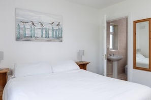 4 chambres, fer et planche à repasser, Wi-Fi, draps fournis