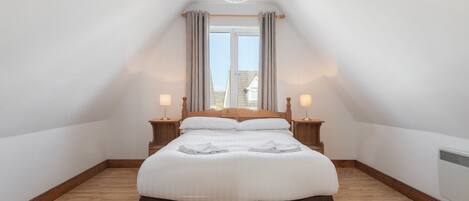 4 bedrooms, iron/ironing board, bed sheets