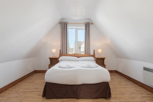 The Links 18, Amazing Location- Food, Drinks, Surf, & Golf! - 18