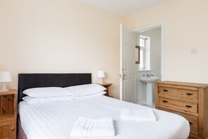 3 bedrooms, iron/ironing board, bed sheets - The Links 23, Great Location for Great Surf! (Lahinch)