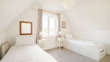 3 bedrooms, iron/ironing board, bed sheets