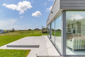 Terrace/patio - Ellery Lodge - Luxury Family Holiday Home (Ballyellery Liscannor rd Lahinch)