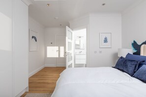 3 chambres, fer et planche à repasser, Wi-Fi, draps fournis