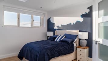 3 habitaciones, tabla de planchar con plancha, wifi y ropa de cama