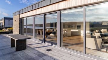 تناول الطعام بالخارج