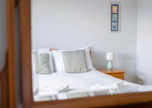 3 bedrooms, iron/ironing board, WiFi, bed sheets - Summer Cove 10 (900m to Lahinch Beach) (Lahinch)