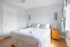 3 bedrooms, iron/ironing board, WiFi, bed sheets - Summer Cove 10 (900m to Lahinch Beach) (Lahinch)