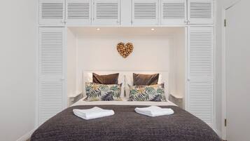 1 bedroom, bed sheets