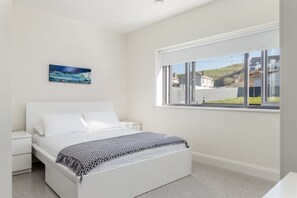 3 chambres, fer et planche à repasser, Wi-Fi, draps fournis