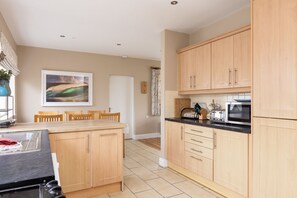 Fridge, microwave, oven, dishwasher - Seapark 7 - Sea Views (Lahinch)