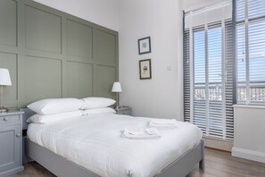 3 chambres, fer et planche à repasser, Wi-Fi, draps fournis