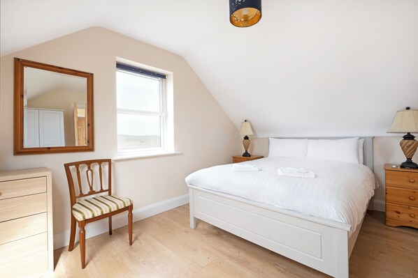 4 makuuhuonetta, silitysrauta/-lauta, Wi-Fi, vuodevaatteet