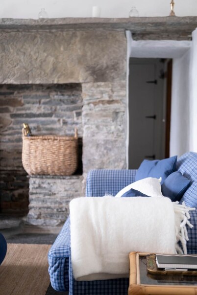 Kineilty (Kathy's) Cottage - Breathtaking Sea Views!