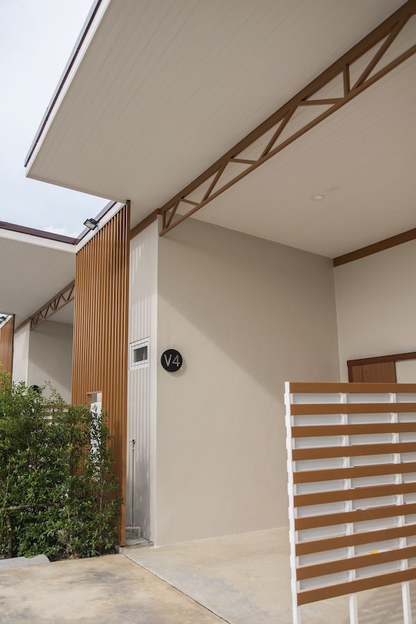 Front of property - PVILLA (Samut Prakan)