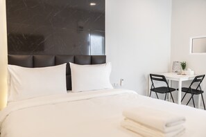 Basic Studio | Free WiFi - PVILLA (Samut Prakan)